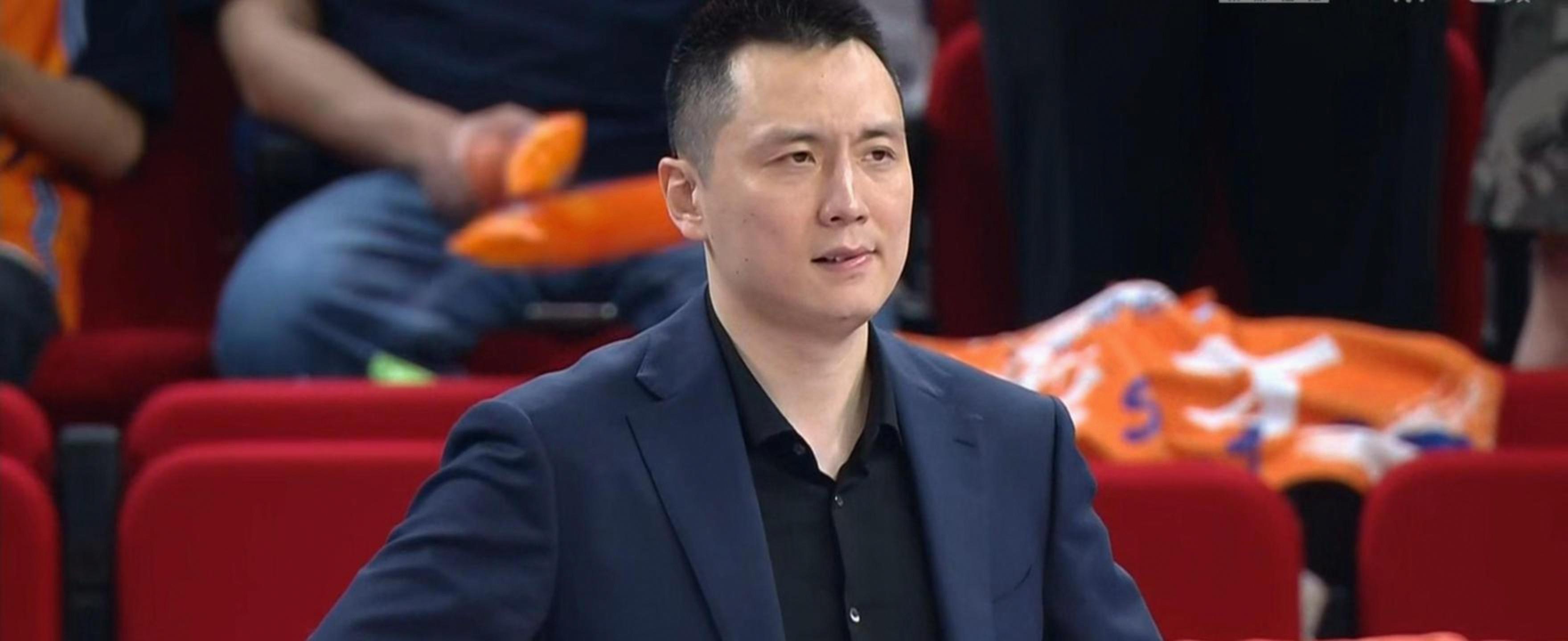卡塔尔足协主席会见因凡蒂诺，并向后者赠送卡塔尔球衣