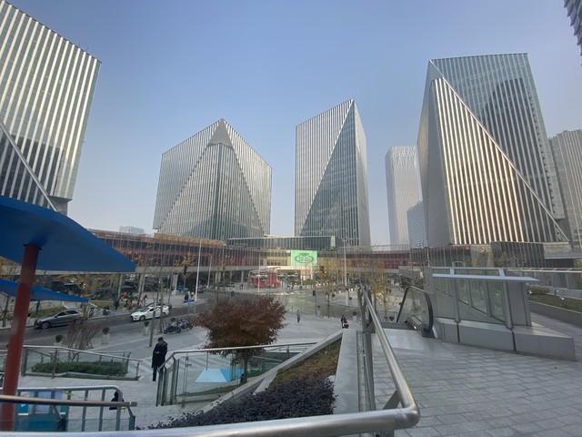不到两年前,他被国王裁掉,如今他却带领尼克斯拿到了总冠军?