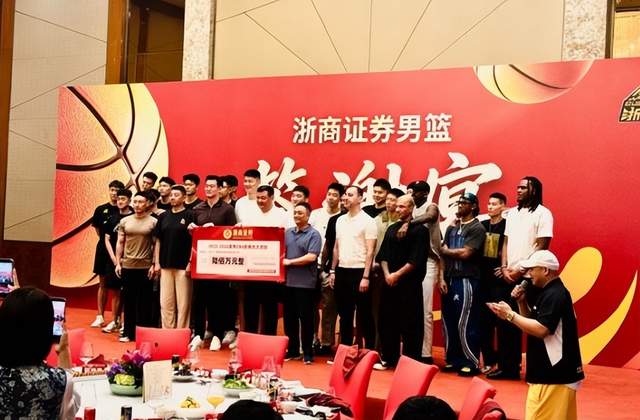 拉塞尔夺加泰排位赛杆位