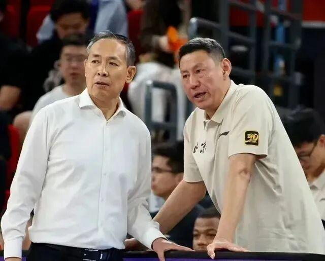 科内特突发疾病出战成疑 文班亚马独撑内线面临超负荷