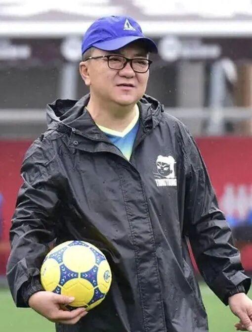 文班19+14+5封盖,哈珀比肩2传奇带不动双枪,马刺1