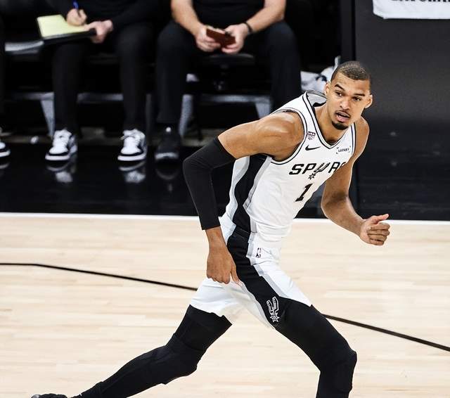 NBA总决赛尼克斯4:1战胜马刺