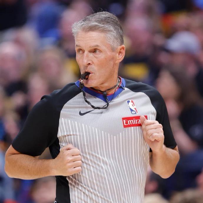 ESPN:马刺大概率留下福克斯