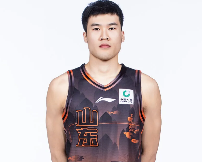 超早期NBA实力榜:马刺领跑,雷霆紧随其后