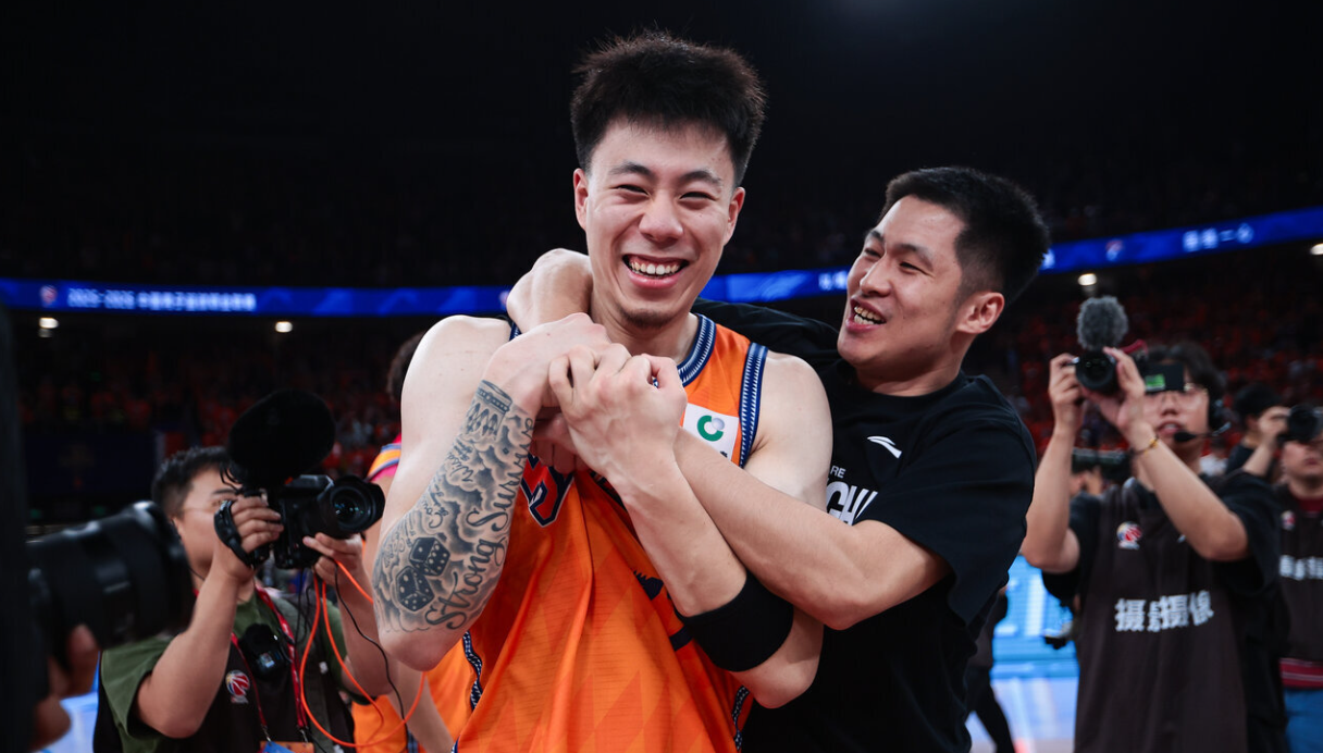 唐斯夸赞文班 尼克斯夺53年首冠