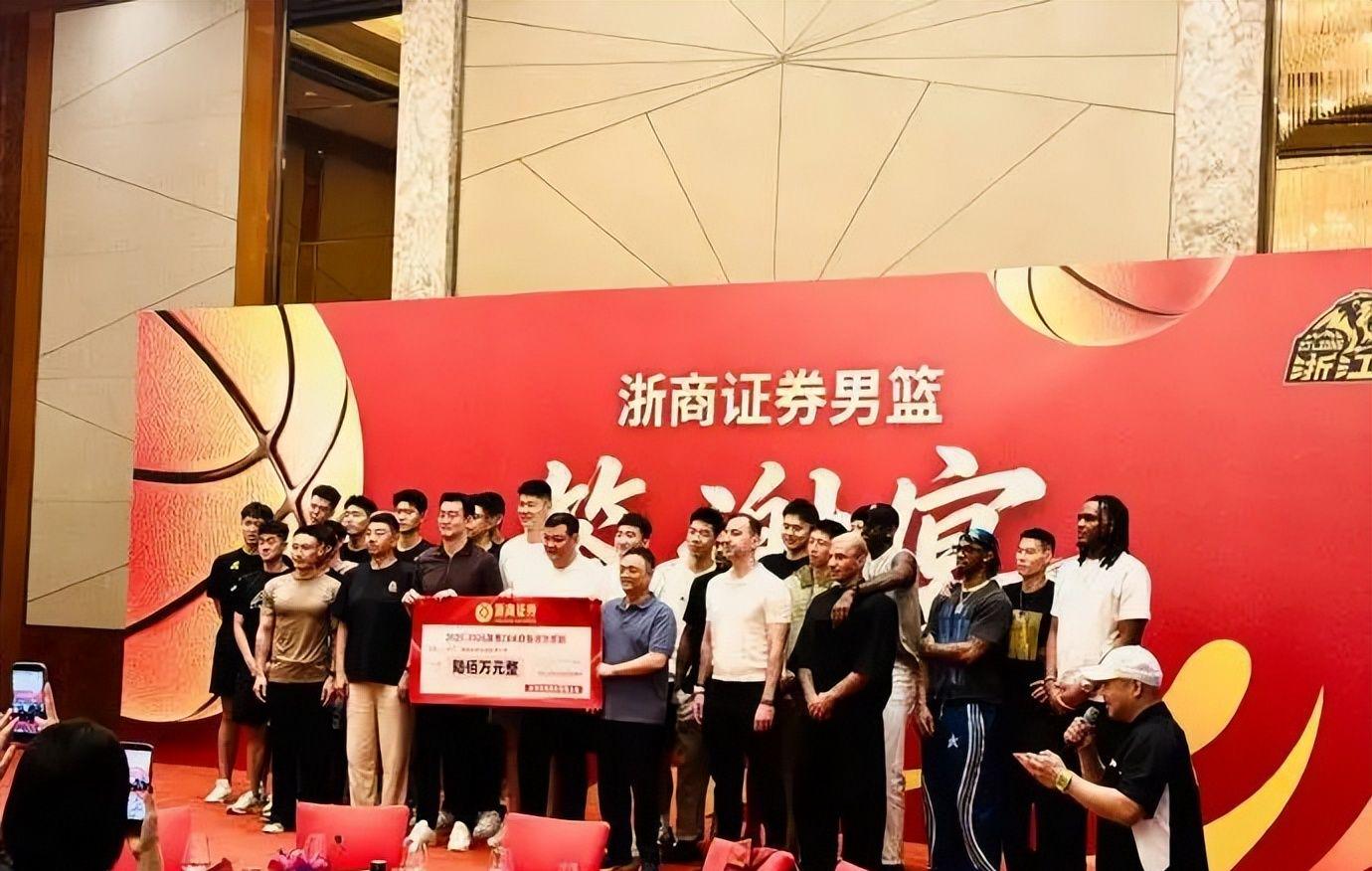 95年魔术豪取57胜，季后赛淘汰乔丹，为何却在总决赛惨遭4:0横扫