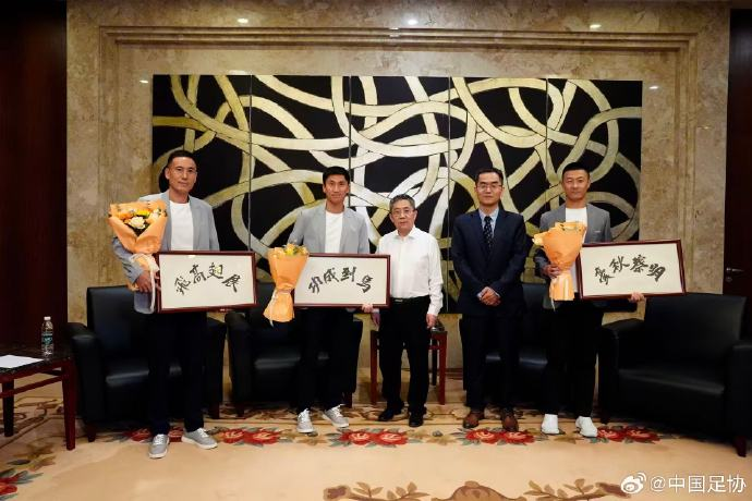 布伦森当选FMVP 尼克斯53年首冠