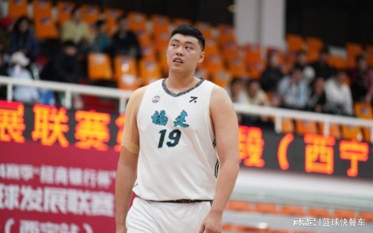 加入3方交易!火箭可出2首发+1首轮换东部巨星?阵容不会伤筋动骨