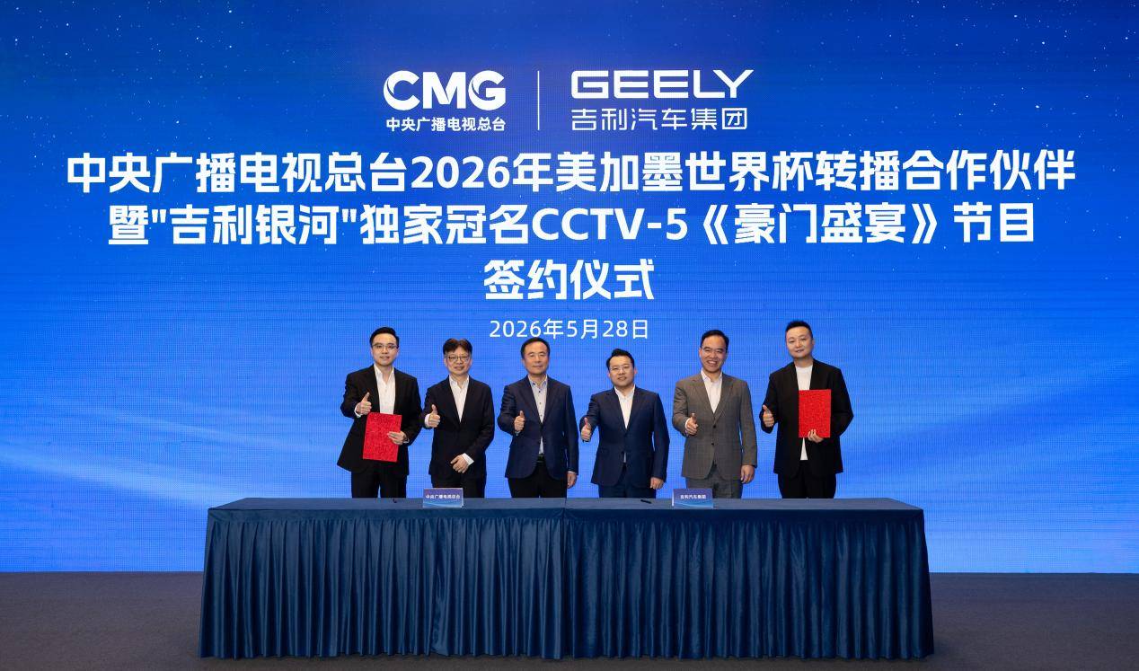 饿了?拉门斯被拍到在比利时替补席啃苹果
