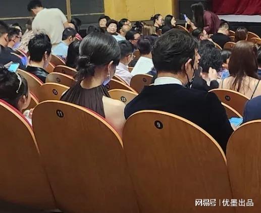 罗马诺：纽卡接近签下阿贾克斯18岁中场斯图尔，总价超2500万欧