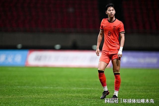 数万人凌晨狂欢!时隔36年世界杯首胜 他们力压巴西 小组第1